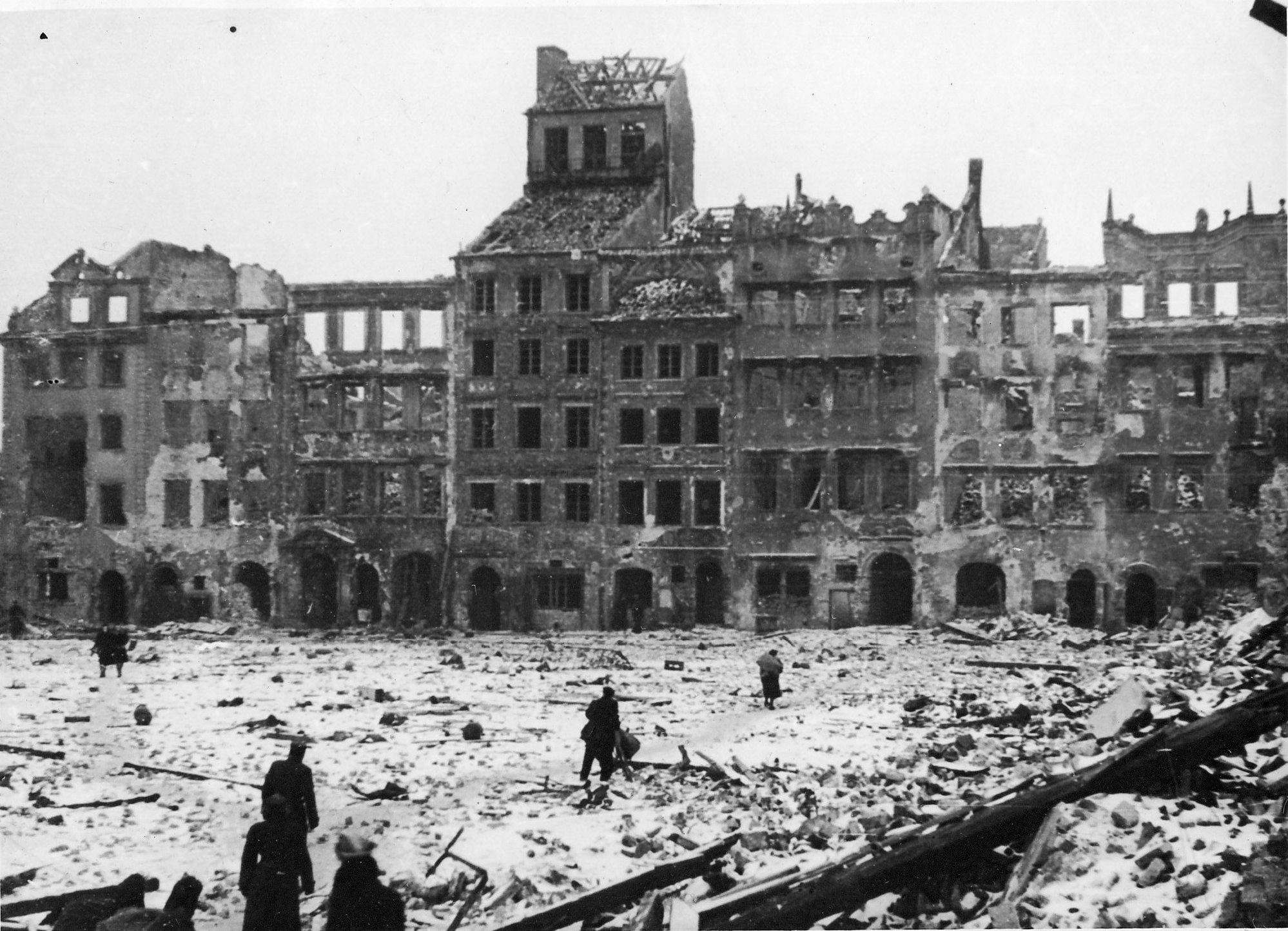Разрушенная столица. Варшавское восстание 1944. Варшава после войны 1945. Разрушенные здания в Варшаве 1944. Варшава в годы войны 1941-1945.